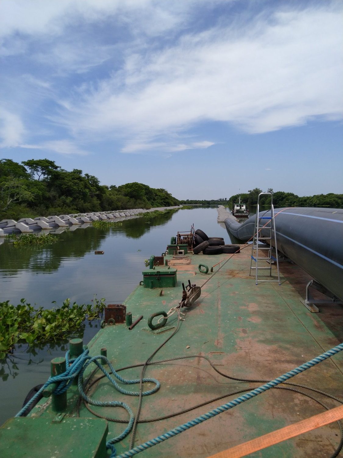 Solda sobre balsa — emissário submarino (poitas)