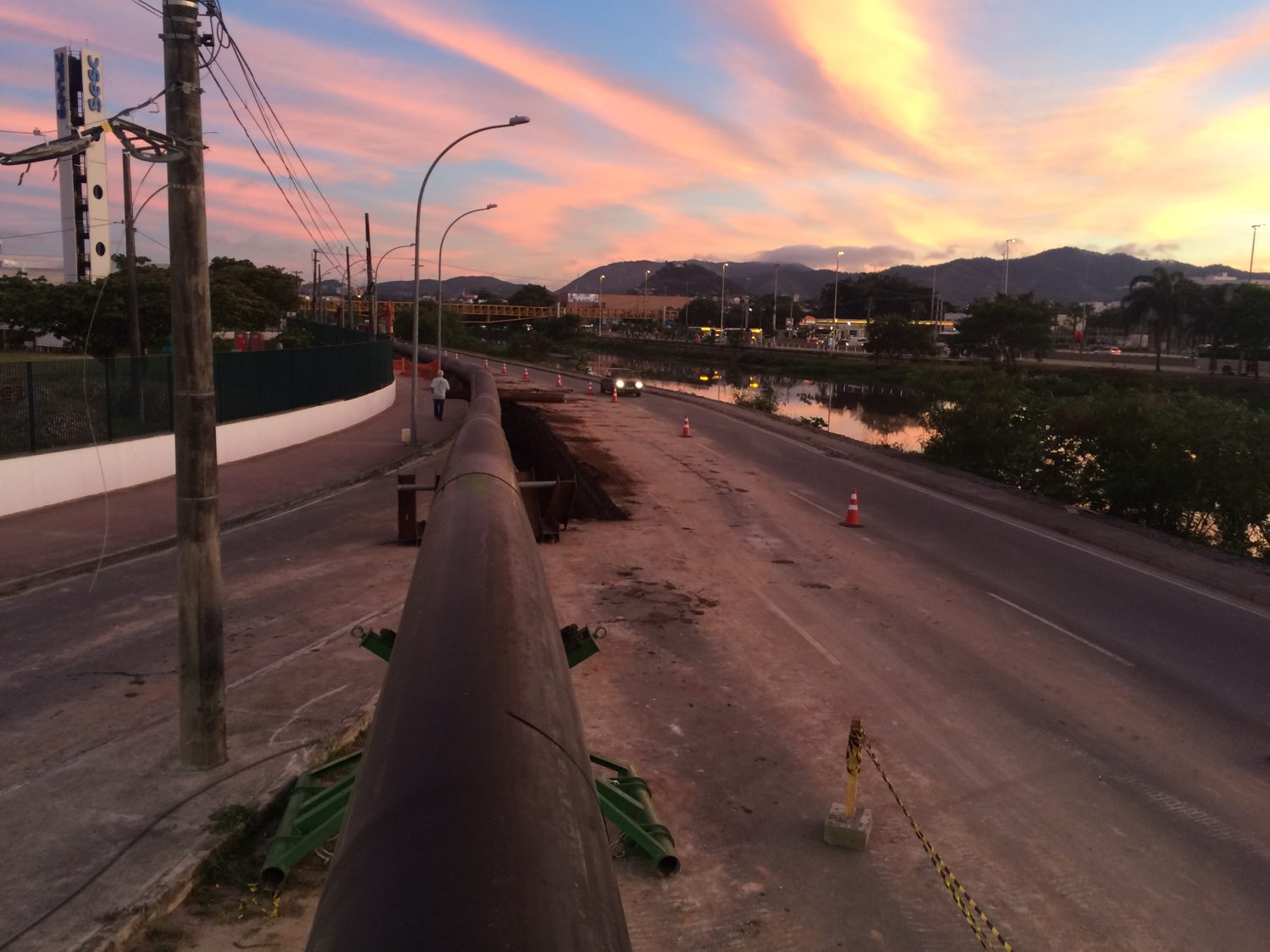 Rede coletora de esgoto — Av. Ayrton Senna (RJ) — Ø1.000 mm